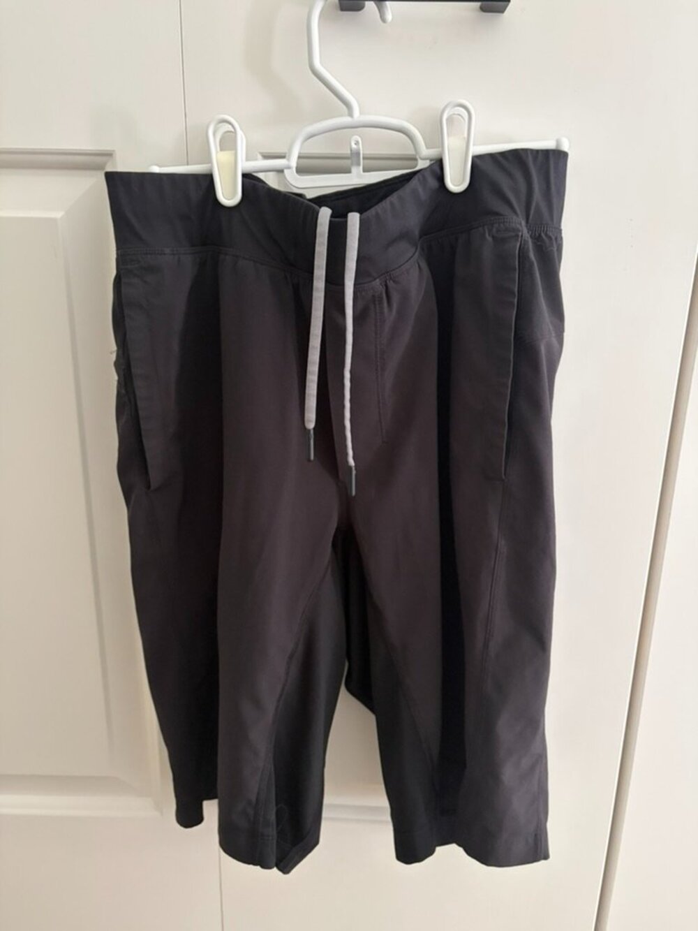 Lululemon Men's Shorts – Medium, 11" Inseam, Unlined 🖤